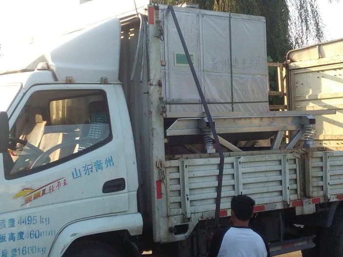 發(fā)往山西臨汾400斤全不銹鋼豆芽機(jī)一臺(tái)，振動(dòng)篩一臺(tái)