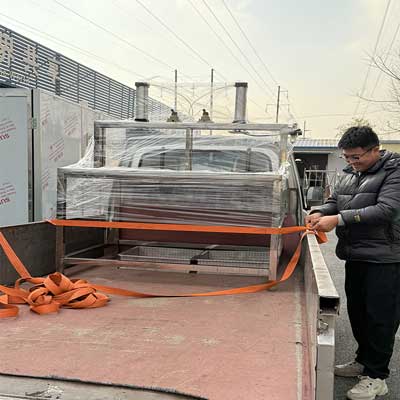 迪生機(jī)械——濰坊老板訂購(gòu)的雙聯(lián)壓榨機(jī)發(fā)走